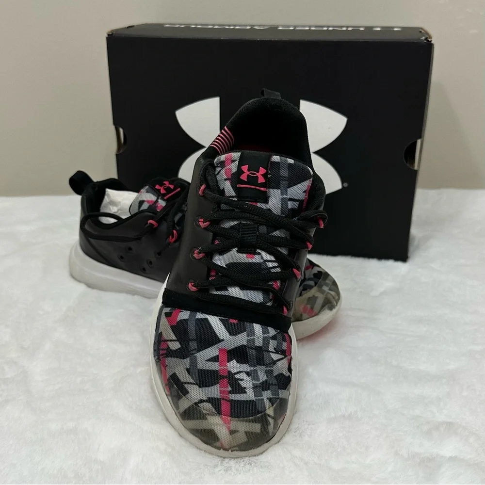 Kids Under Armour GGS Charged Black/Pink Running Shoes - Picture 2 of 13